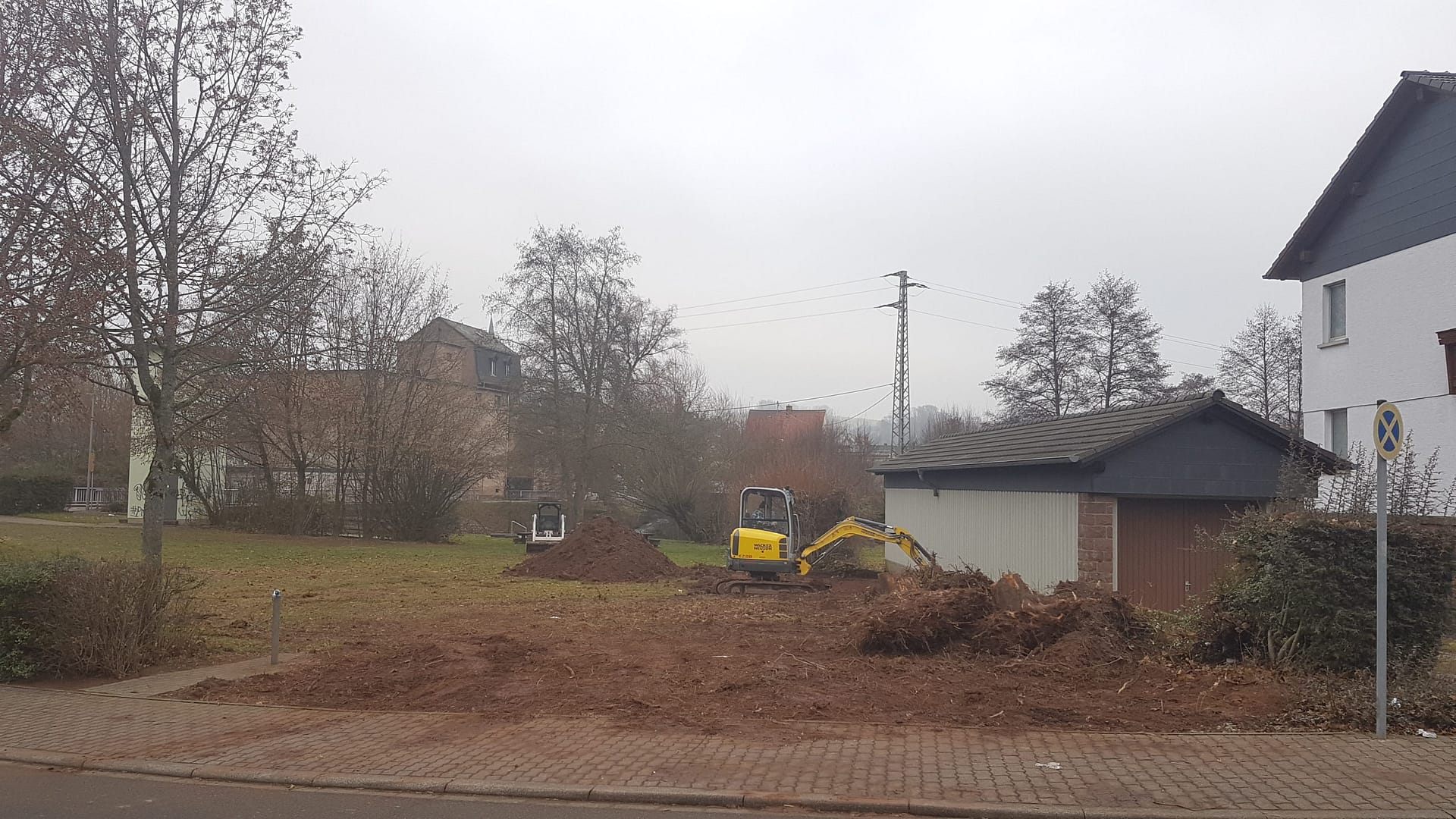 Firma Bodenplatte Vorbereitung: Erdarbeiten, Baggerarbeiten, Aushub, Schottern, Verdichten.. - Wall Tiefbau
